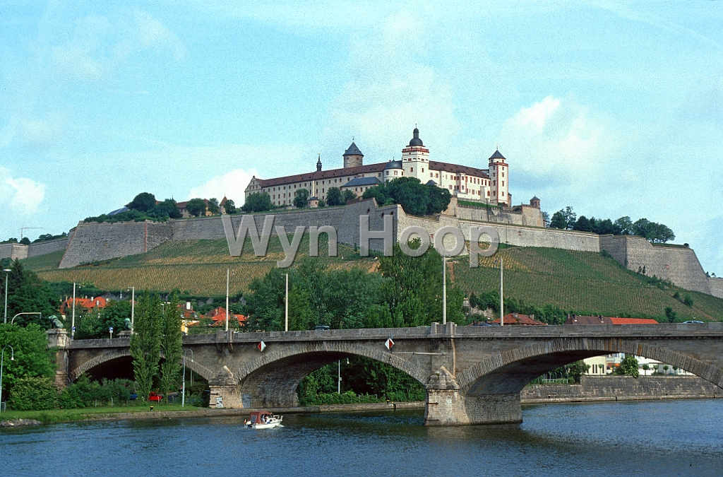 Main Wuerzburg Festung Marienberg.jpg - Würzburg, Festung Marienberg